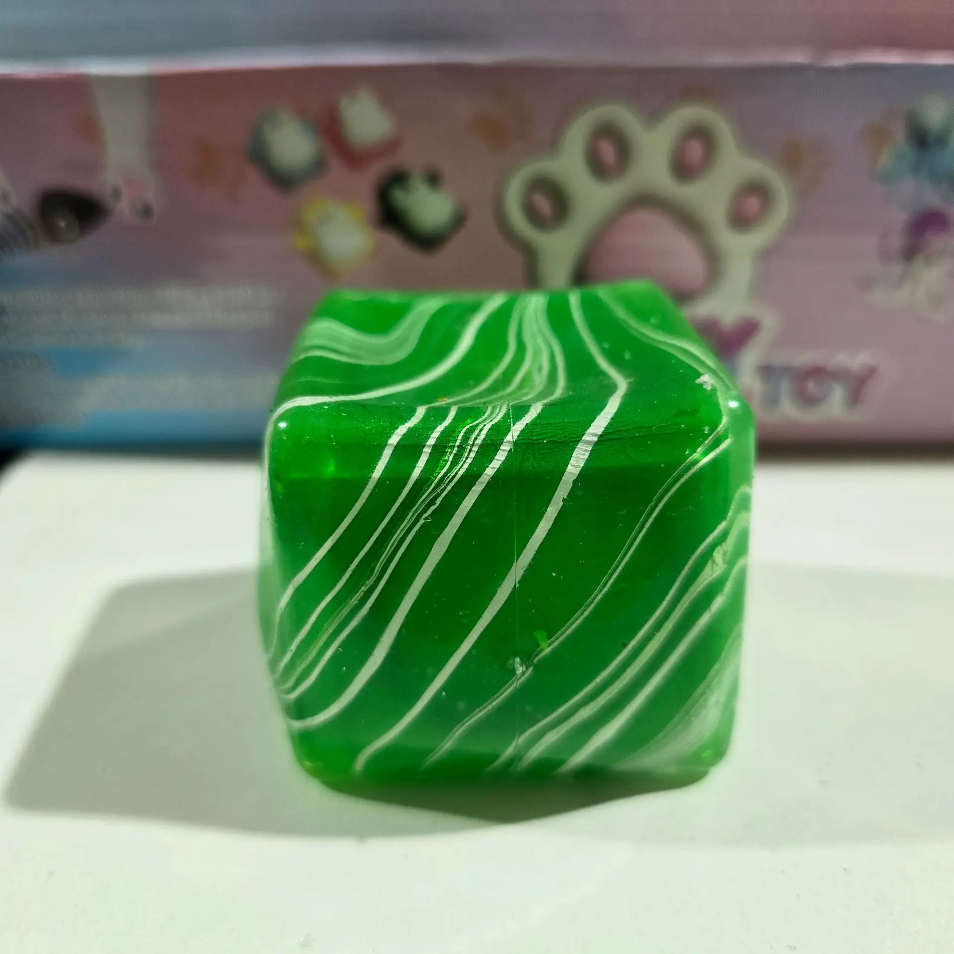 Flowstone ice cubes, squeeze a - đánh giá và giá Fidget Cube Original